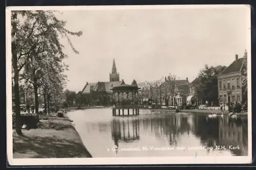 AK `s Gravendeel, N.-Voorstraat met gezicht op Kerk