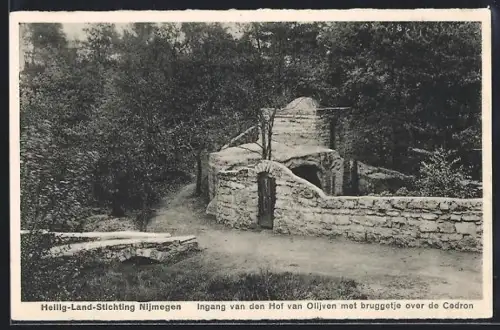 AK Nijmegen, Heilig-Land-Stichting, Ingang van den hof van Olijven met bruggetje over de Cedron