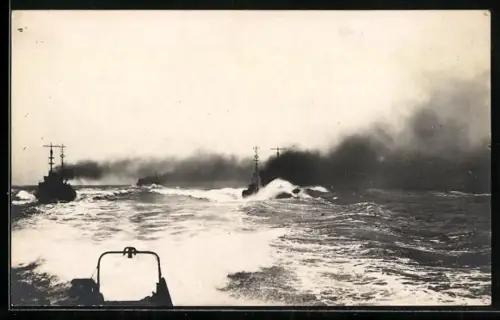 Foto-AK Torpedoboote der II. Torpedoboots-Halbflottille auf dem Marsch