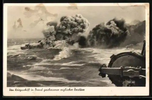 AK Britischer Zerstörer in Brand geschossen