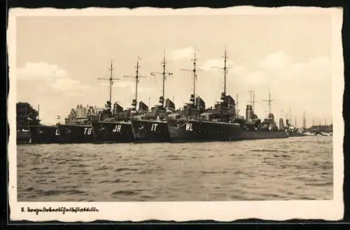 AK Torpedoboote Luchs, Tiger, Jaguar, Iltis und Wolf der II. Torpedobootshalbflottille im Hafen