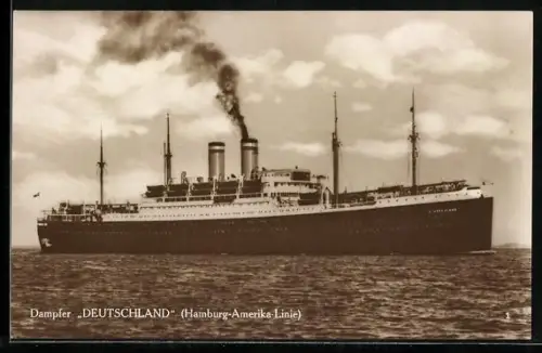 AK Passagierschiff Dampfer Deutschland der HAL in Fahrt