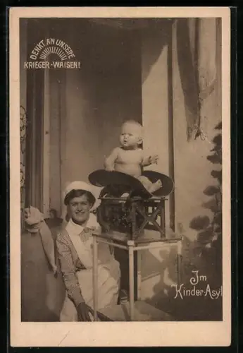 AK Denkt an unsere Krieger-Waisen!, Im Kinder-Asyl, Säugling auf Waage und Krankenschwester, Rotes Kreuz