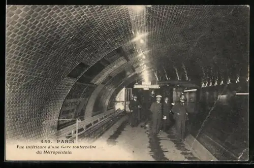 AK Paris, Vue intérieure d`une Gare souterraine du Métropolitain, U-Bahn-Station, Innenansicht