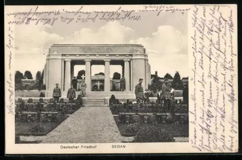 AK Sedan, Deutscher Friedhof, Säulen-Bauwerk und Soldaten