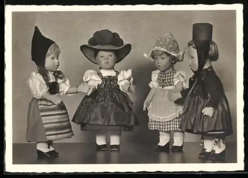 AK Puppen in verschieden deutschen Trachten