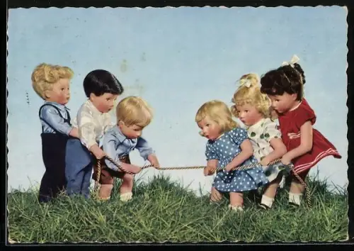 AK Käthe Kruse-Puppen beim Tauziehen