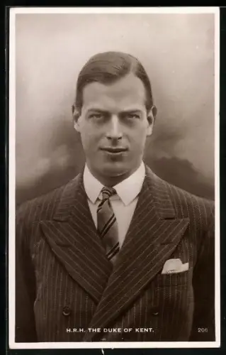 AK Duke von Kent - Portrait im gestreiften Anzug