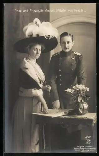 AK Prinz und Prinzessin August Wilhelm von Preussen in königlichen Gewändern