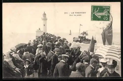 AK Le Tréport, sur la jetée, Leuchtturm
