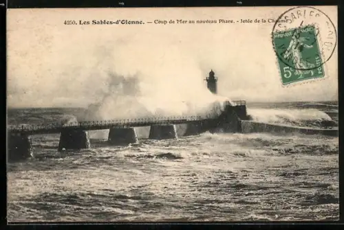 AK Les Sables-d`Olonne, Coup de Mer au nouveau Phare, Jetée de la Chaume