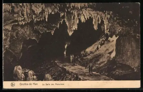 AK Grottes de Han, La Salle des Mamelons, Besucher werden durch die Höhle geführt