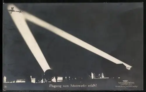 AK Sanke Nr.1032: Flugzeug vom Scheinwerfer erfasst