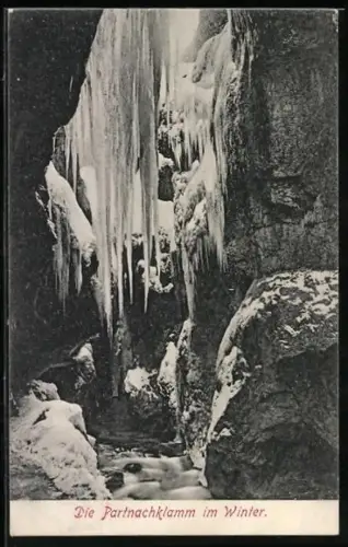 AK Partnachklamm, Wasserfall im Winter mit herabhängenden Eiszapfen