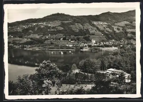 AK Agnuzzo, Totalansicht mit See und Gebirge