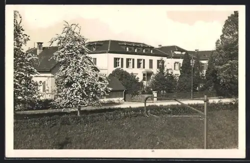 AK Männedorf, Kreisspital mit blühendem Baum