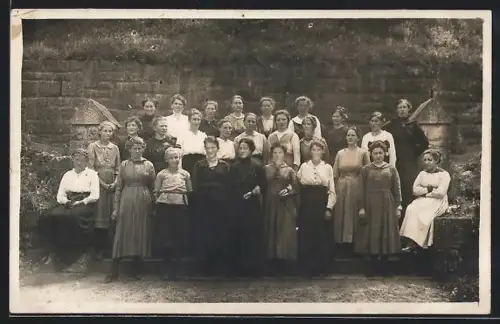 Foto-AK Rapperswil, Weissnäherei, Gruppenbild 1919