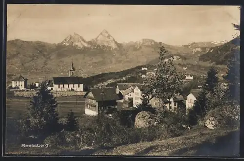 AK Seelisberg, Ortspartie mit Kirche und Gebirge im Hintergrund