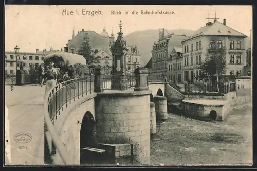 AK Aue /Erzgeb., Brücke und Blick in die Bahnhofstrasse