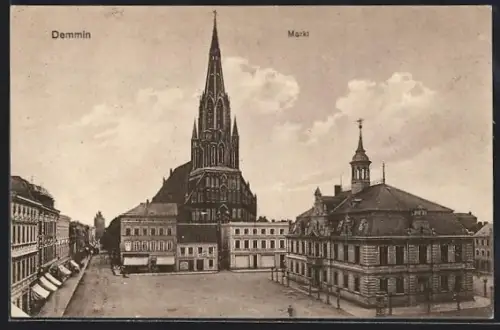 AK Demmin, Markt mit Rathaus und Kirche aus der Vogelschau