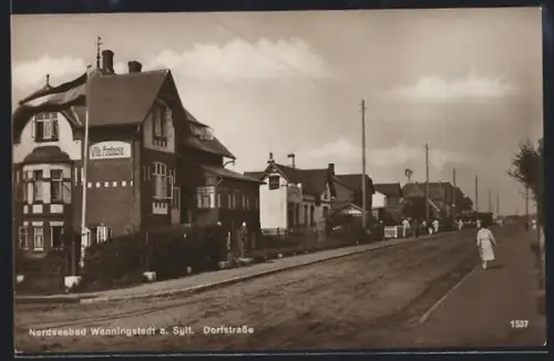 AK Wenningstedt a. Sylt, Hotel Villa Arethusa, Partie der Dorfstrasse