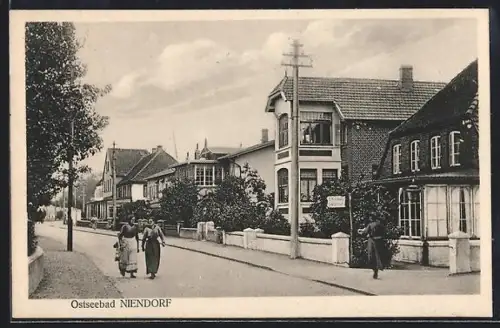 AK Niendorf / Ostsee, Ortspartie mit Anwohnern