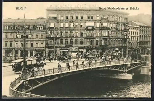 AK Berlin, Neue Weidendammer Brücke, Gasthof Münchener Leist-Bräu