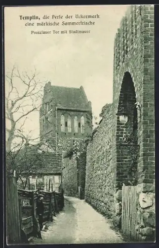 AK Templin / Uckermark, Prenzlauer Tor mit Stadtmauer