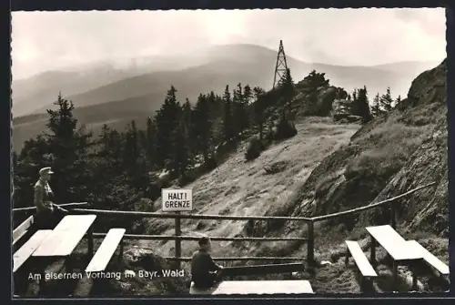 AK Gr. Osser im bayr. Wald, Osserschutzhaus am eisernen Vorhang, Bes. Franz Kaml, Grenze im Bayr. Wald