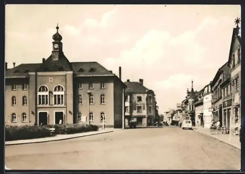 AK Naunhof / Grimma, Rathaus, Strassenpartie