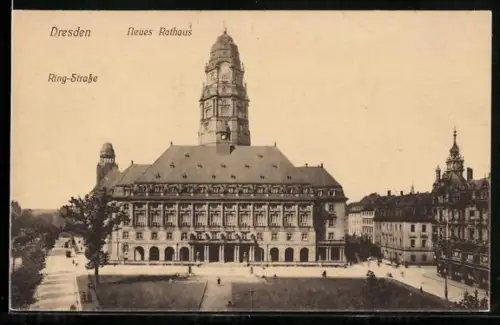 AK Dresden, Neues Rathaus mit Passanten