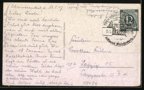 AK Oberwiesenthal i. Erzgeb., Blick aus dem Tal mit Landstrasse und Motorrädern