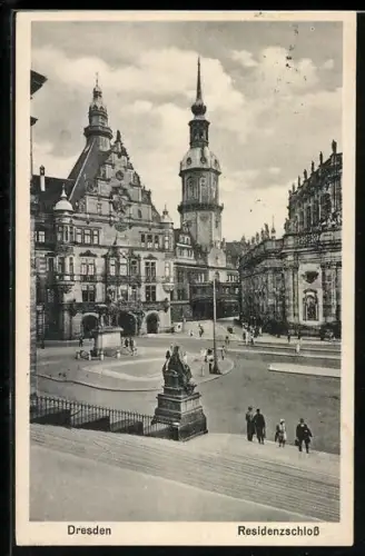 AK Dresden, Residenzschloss mit Strasse