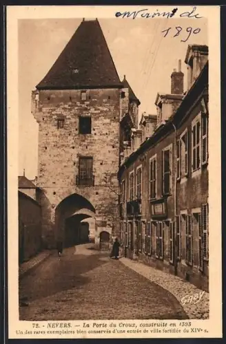 AK Nevers, La Porte du Croux construite en 1393, entrée fortifiée du XIVe siècle