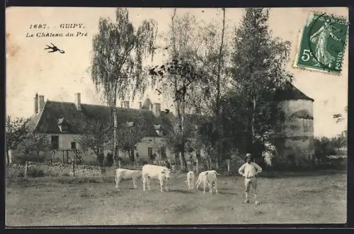 AK Guipy, Le Château du Pré avec un paysan et des vaches dans le pré