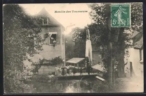 AK Cosne, Moulin des Tourneurs avec des visiteurs sur le pont