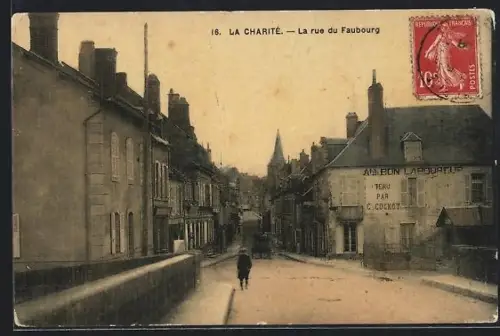 AK La Charité, La rue du Faubourg