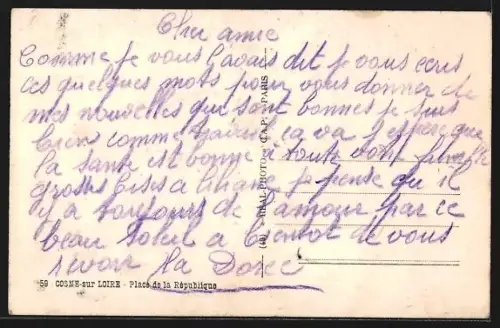 AK Cosne-sur-Loire, Place de la République avec calèches et voitures