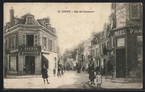 AK Cosne, Rue du Commerce animée avec passants et boutiques