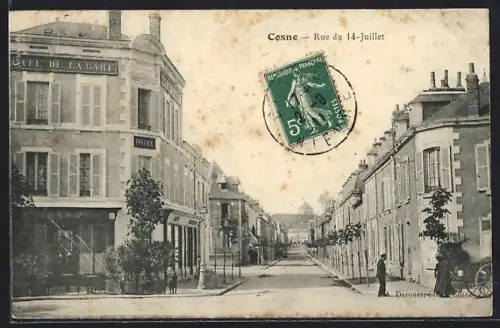 AK Cosne, Rue du 14-Juillet avec l`Hôtel de la Gare et bâtiments adjacents