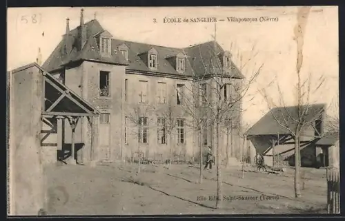 AK Villapourcon /Nièvre, École de Sanglier et cour avec élèves