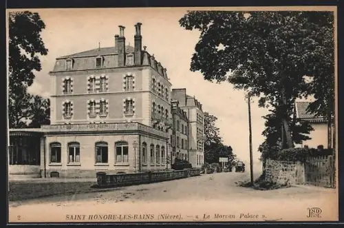 AK Saint-Honoré-les-Bains, Le Morvan Palace et la rue bordée d`arbres