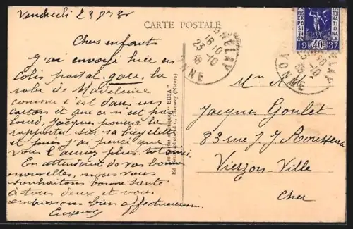 AK Lormes, Le Chemin de ronde avec vue sur les toits du village