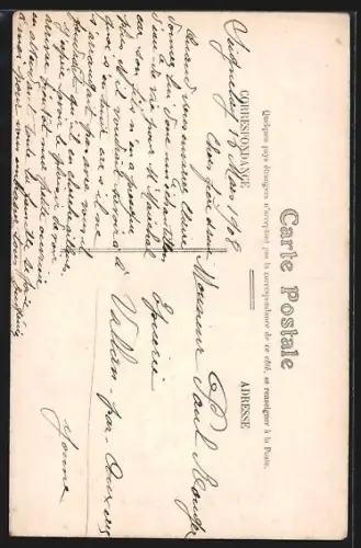 AK Nevers, La Porte de Paris avec des passants devant l`arc monumental