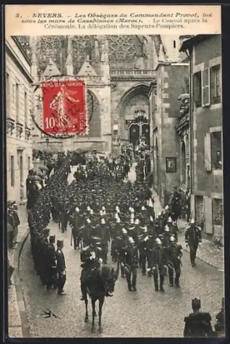 AK Nevers, Les Obsèques du Commandant Provost, défilé des Sapeurs-Pompiers après la cérémonie