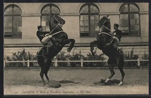 AK Saumur, Ècole de Cavalerie, Courbettes