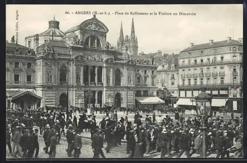 AK Angers /M.-et-L., Place du Ralliement et le Théâtre un Dimanche