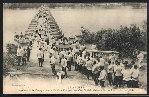 AK Angers, Manoeuvres de Pontage par la Genie, Construction d`un Pont de Bateaux sur la Loire