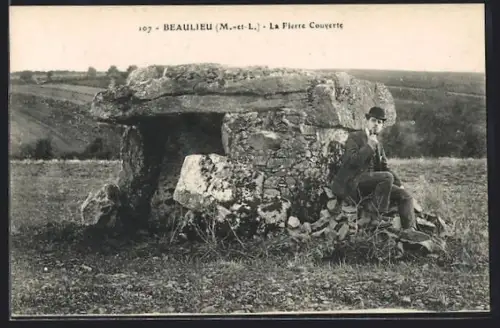 AK Beaulieu, La Pierre Couverte et visiteur élégant