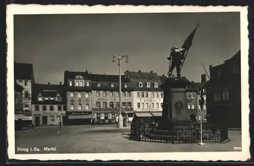 AK Penig i. Sa., Markt mit Denkmal, Gasthaus goldener Stern